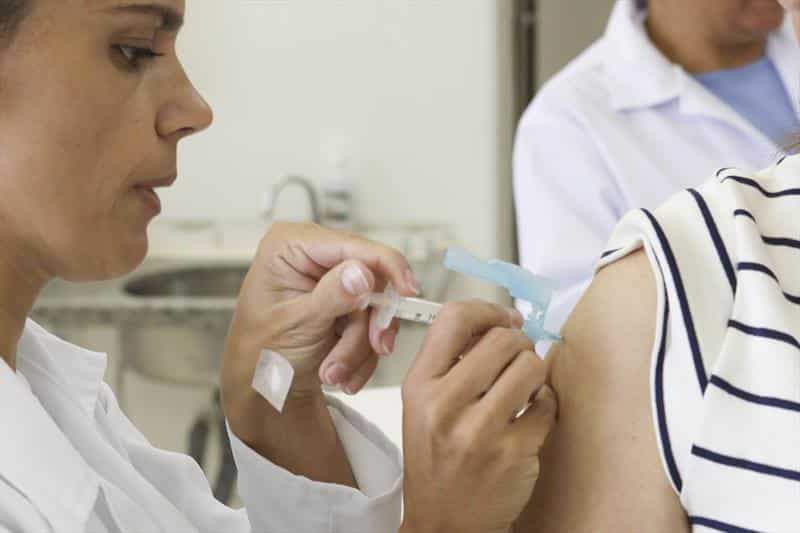 Mais de 550 mil pessoas foram imunizadas contra a gripe em Curitiba