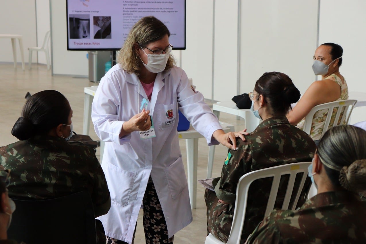 Exército vai ajudar na vacinação à população em Curitiba