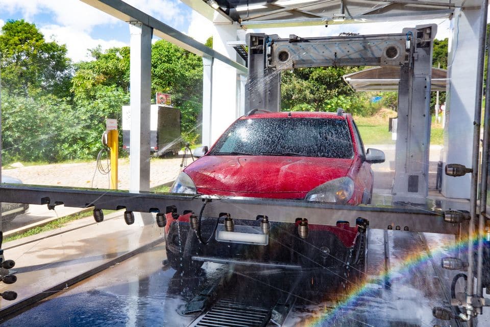 Lava carros de graça - as lavagens valem para profissionais da linha de frente da saúde.