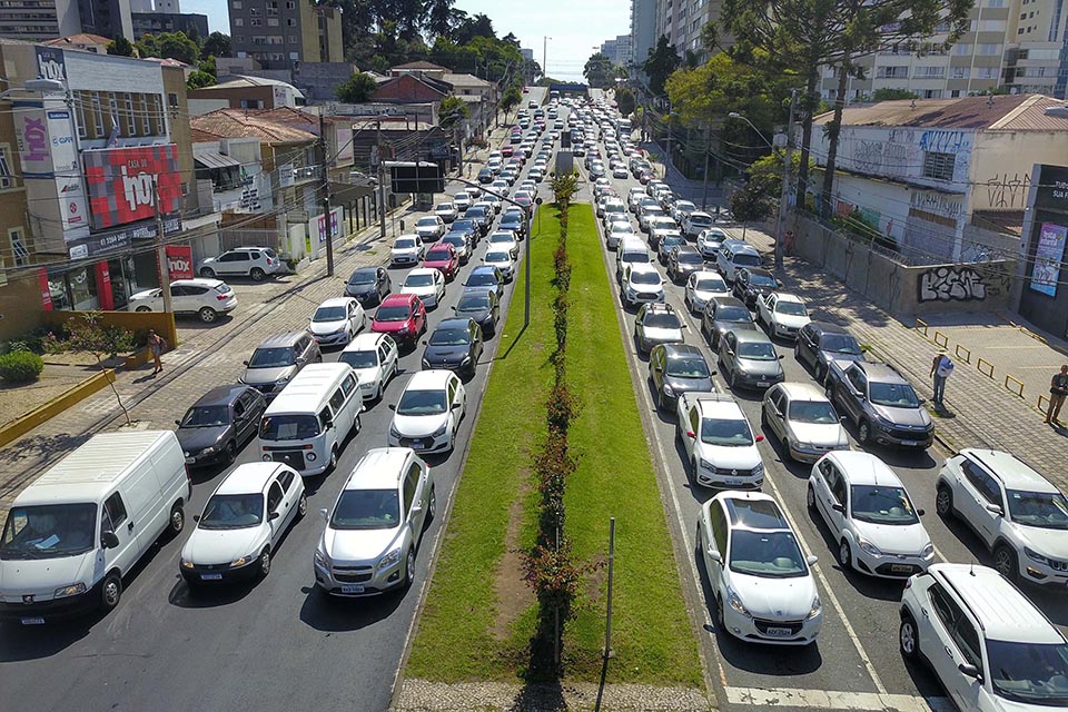 Desconto em Multas de Trânsito - Av. Visconde de Guarapuava - Curitiba - Foto: José Fernando Ogura/AEN