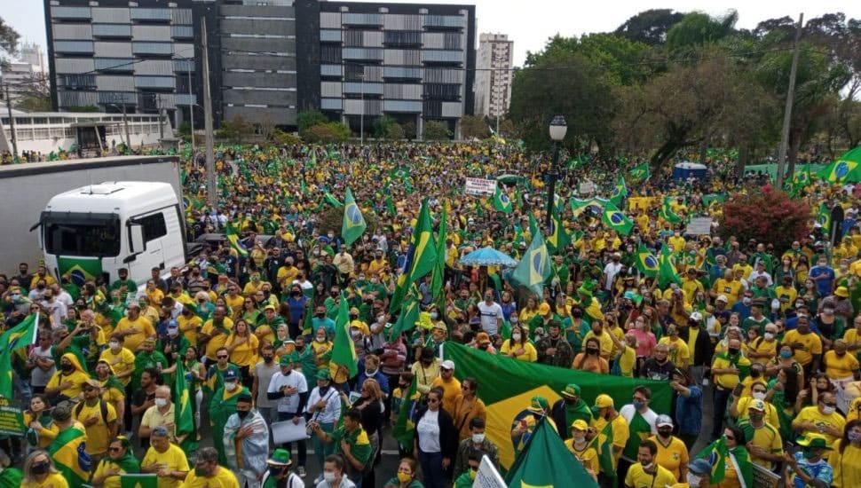 A manifestação em Curitiba aconteceu no Centro Cívico. Cerca 60 mil pessoas participaram.