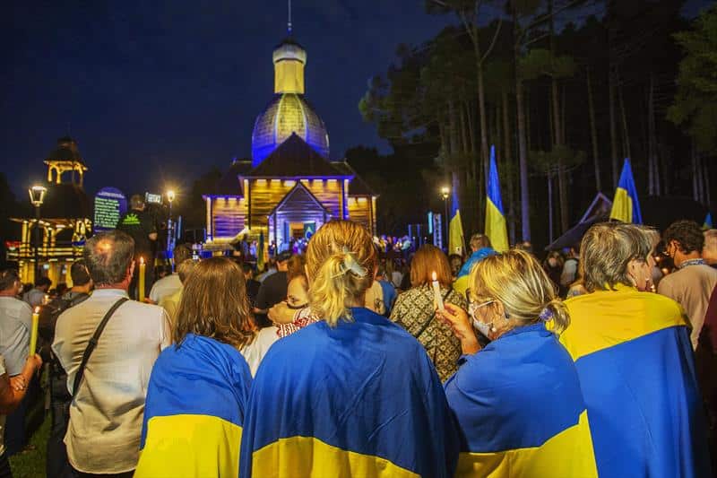 Comunidade ucraniana de Curitiba se unem em oração pela paz no Memorial do Parque Tingui. Curitiba - Foto: Ricardo Marajó/SMCS