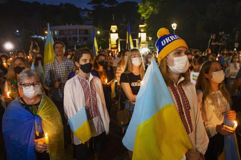 Comunidade ucraniana de Curitiba se unem em oração pela paz no Memorial do Parque Tingui. Curitiba - Foto: Ricardo Marajó/SMCS