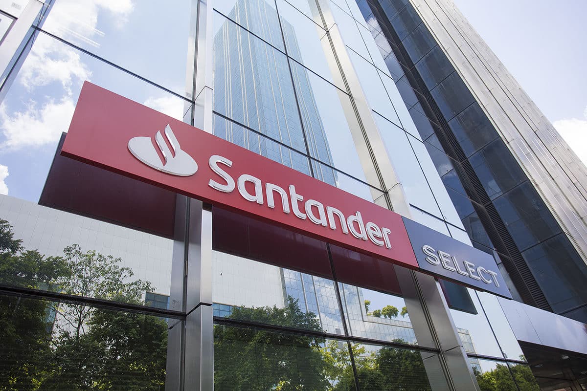 Santander irá contratar, no Paraná, 52 assessores de investimentos.